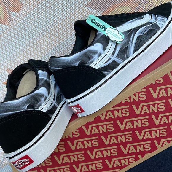 Vans WMNS Comfycush Old Skool 
After Dark Black/White
VN0A5DYCBZW
sneakers - Picture 15 of 16